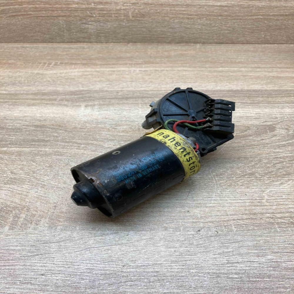0390241095   Wiper motor Audi 100 200 5000 C3
