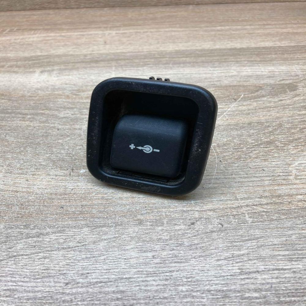 7143111   12 V Socket (rear) BMW 3 E90 E91