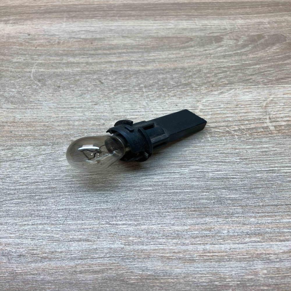 1387365   Tail light bulb cover holder BMW 7 E38
