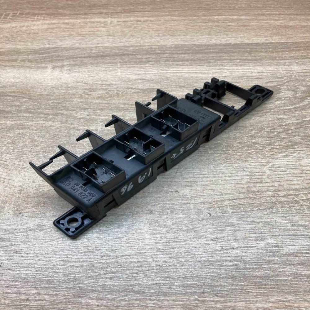 8L0941822A 896083000  Fuse module Audi A4 S4 B5 8D