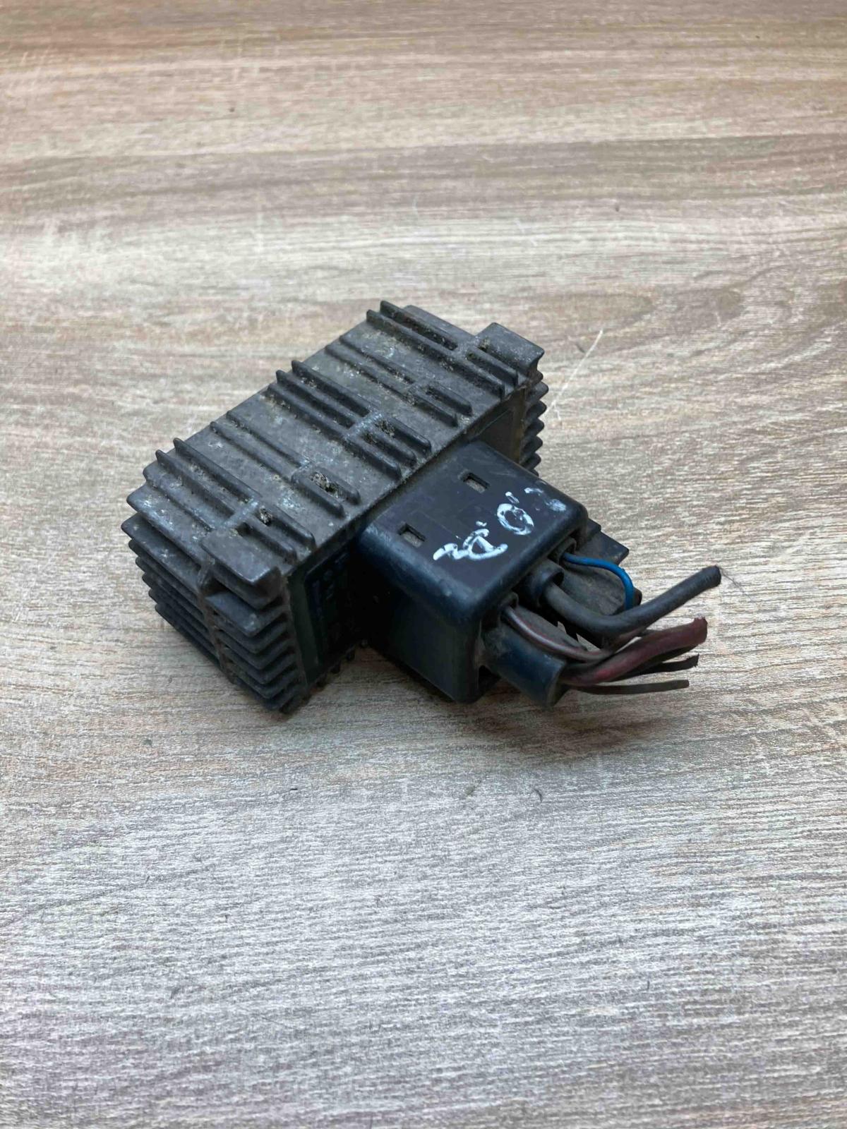 09132691  With Plug Glow plug pre-heat relay Opel Signum
