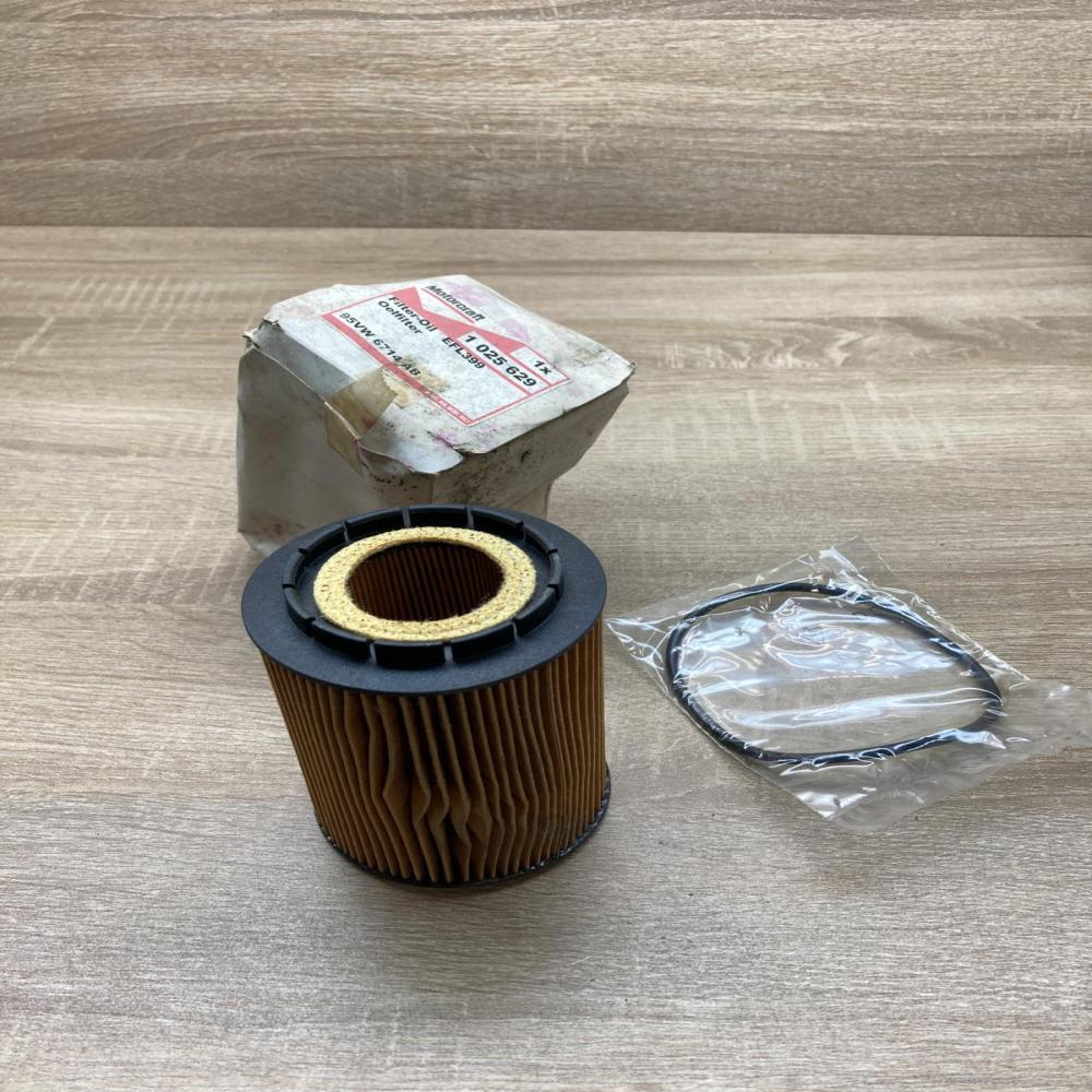 1025629 95VW6714AB  Oil filter cover Ford Galaxy