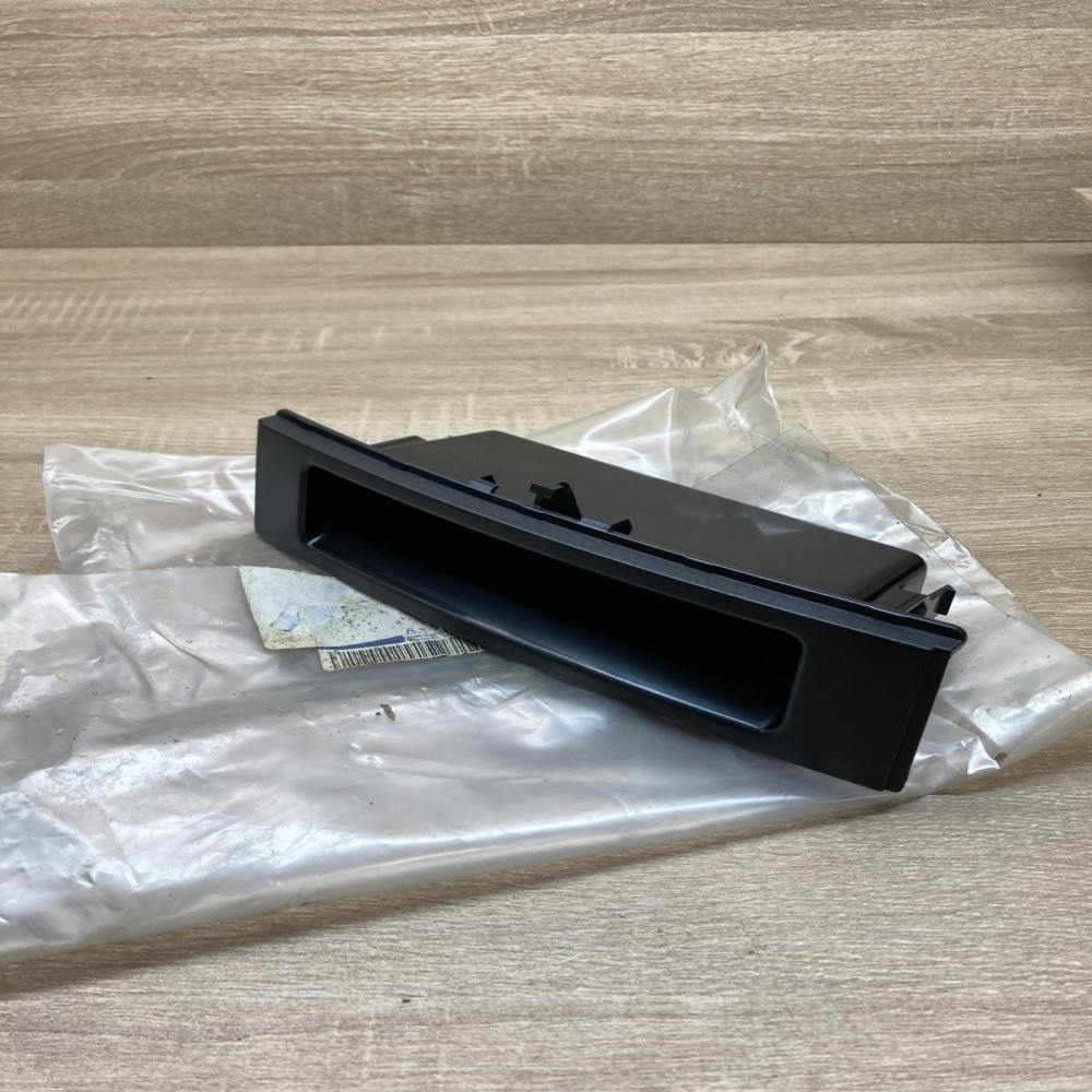 A9066890147   Dashboard storage box/compartment Mercedes-Benz Sprinter W906