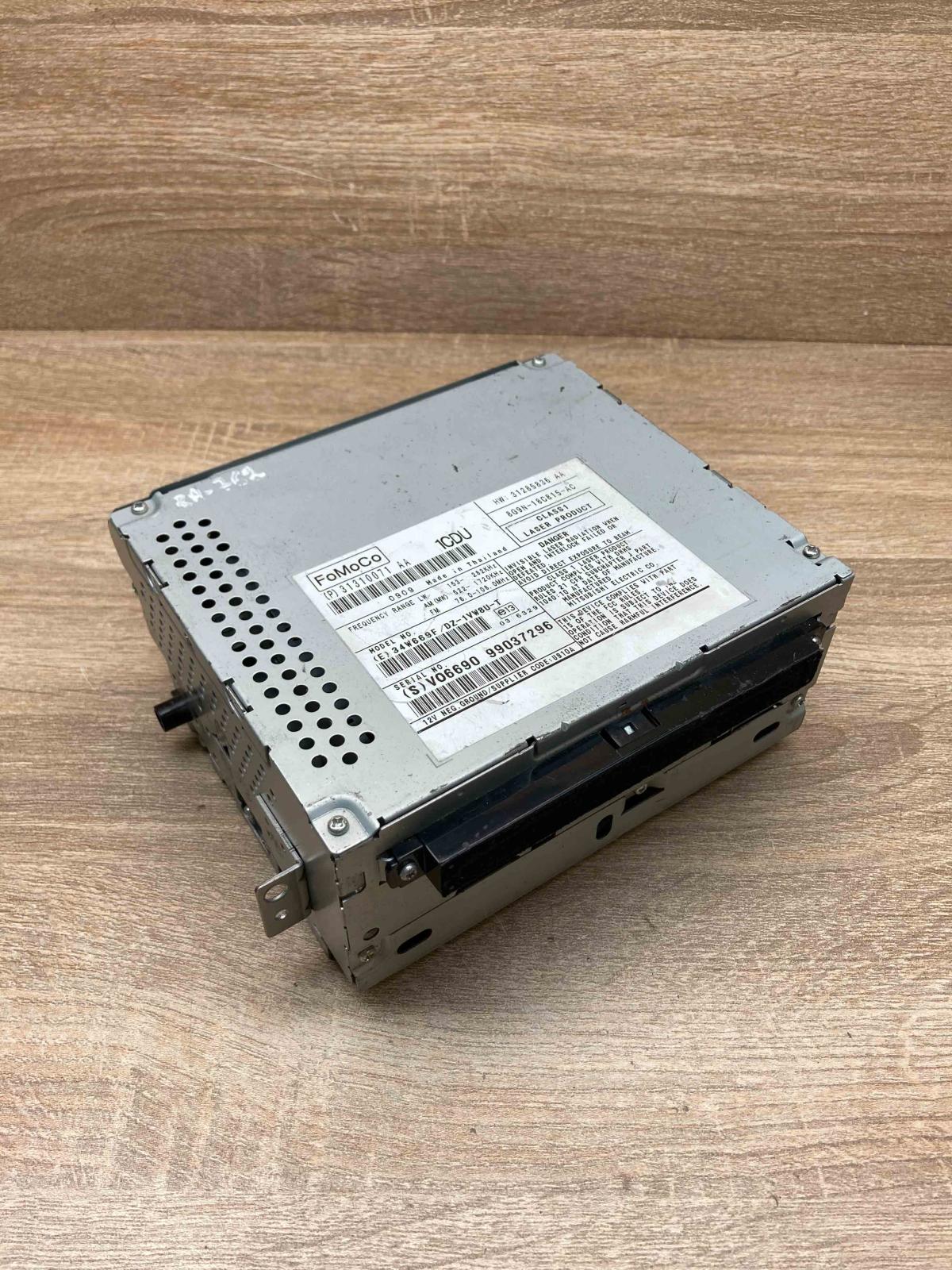 31310071AA 8G9N 18C815 AC  Radio/CD/DVD/GPS head unit Volvo V70