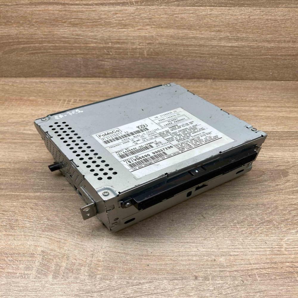 31310071AA 8G9N 18C815 AC  Radio/CD/DVD/GPS head unit Volvo V70