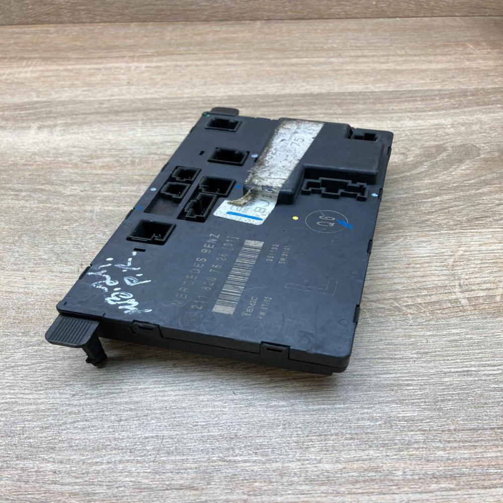 2118207526  LH Door control unit/module Mercedes-Benz E W211
