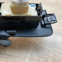 74232 05160   Electric window control switch Toyota Avensis T250