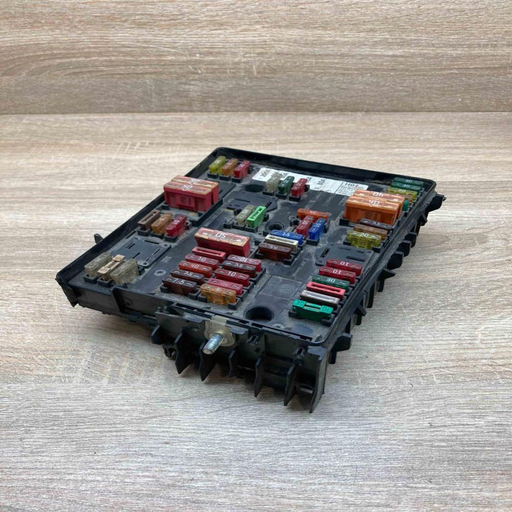 1K0937124H   Fuse module Volkswagen Golf V