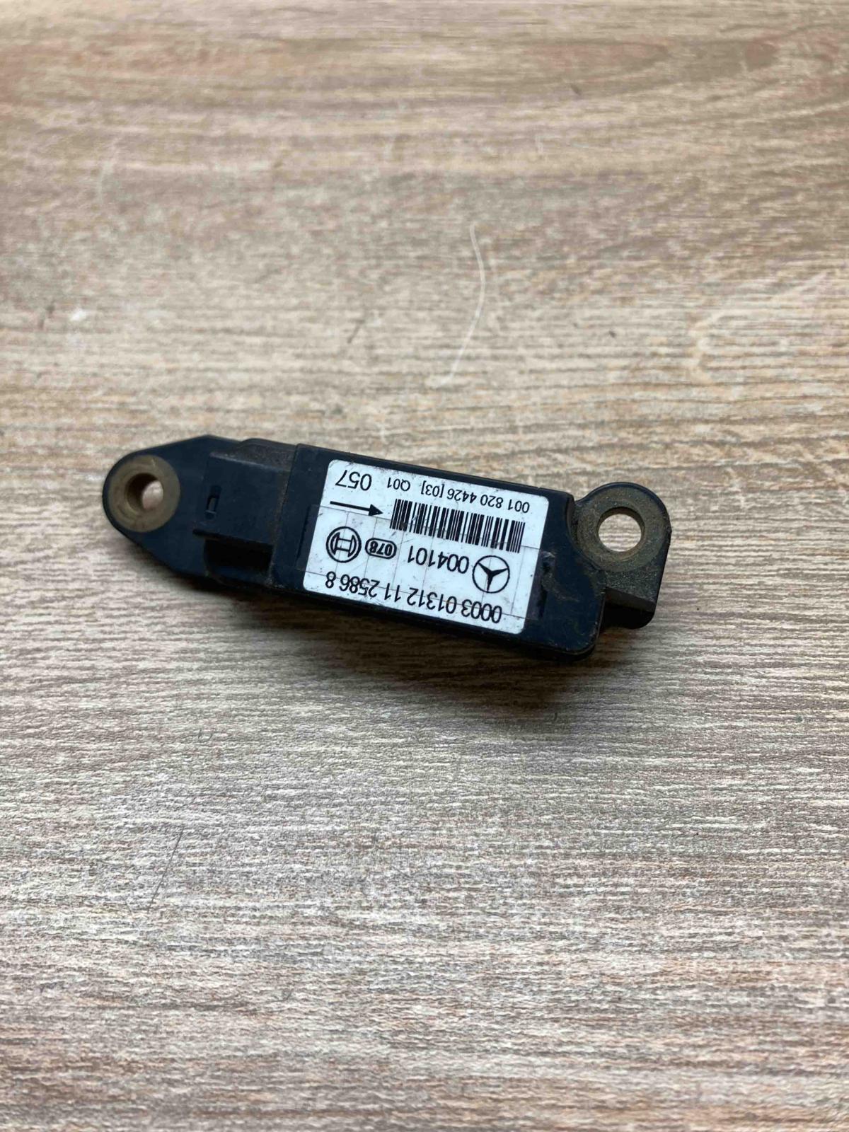 0018204426   Airbag deployment crash/impact sensor Mercedes-Benz C W203