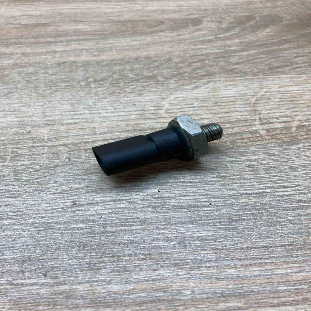 06D919081B   Oil pressure sensor Audi A6 S6 C6 4F