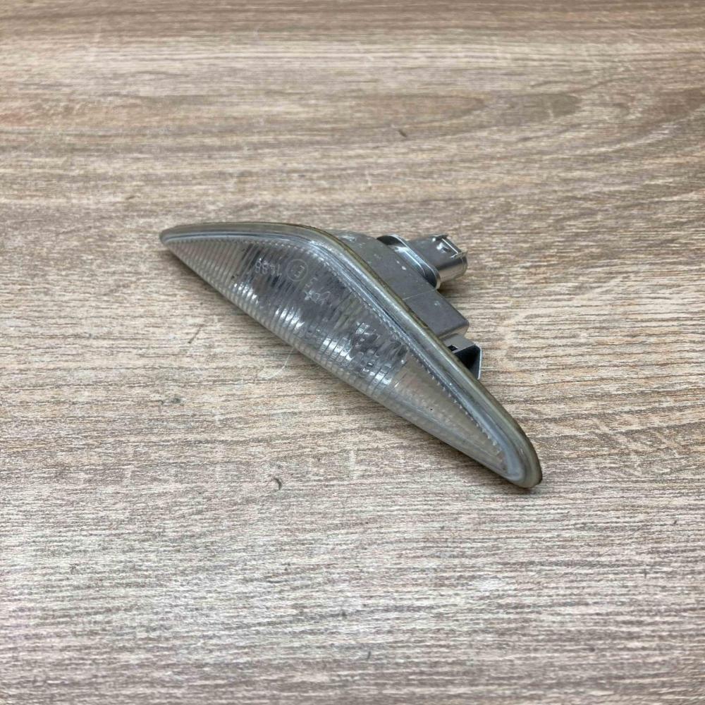 6920732  RH Front fender indicator light BMW 3 E46