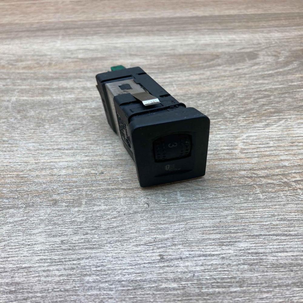 1J0963563A   Seat heating switch Volkswagen Golf IV