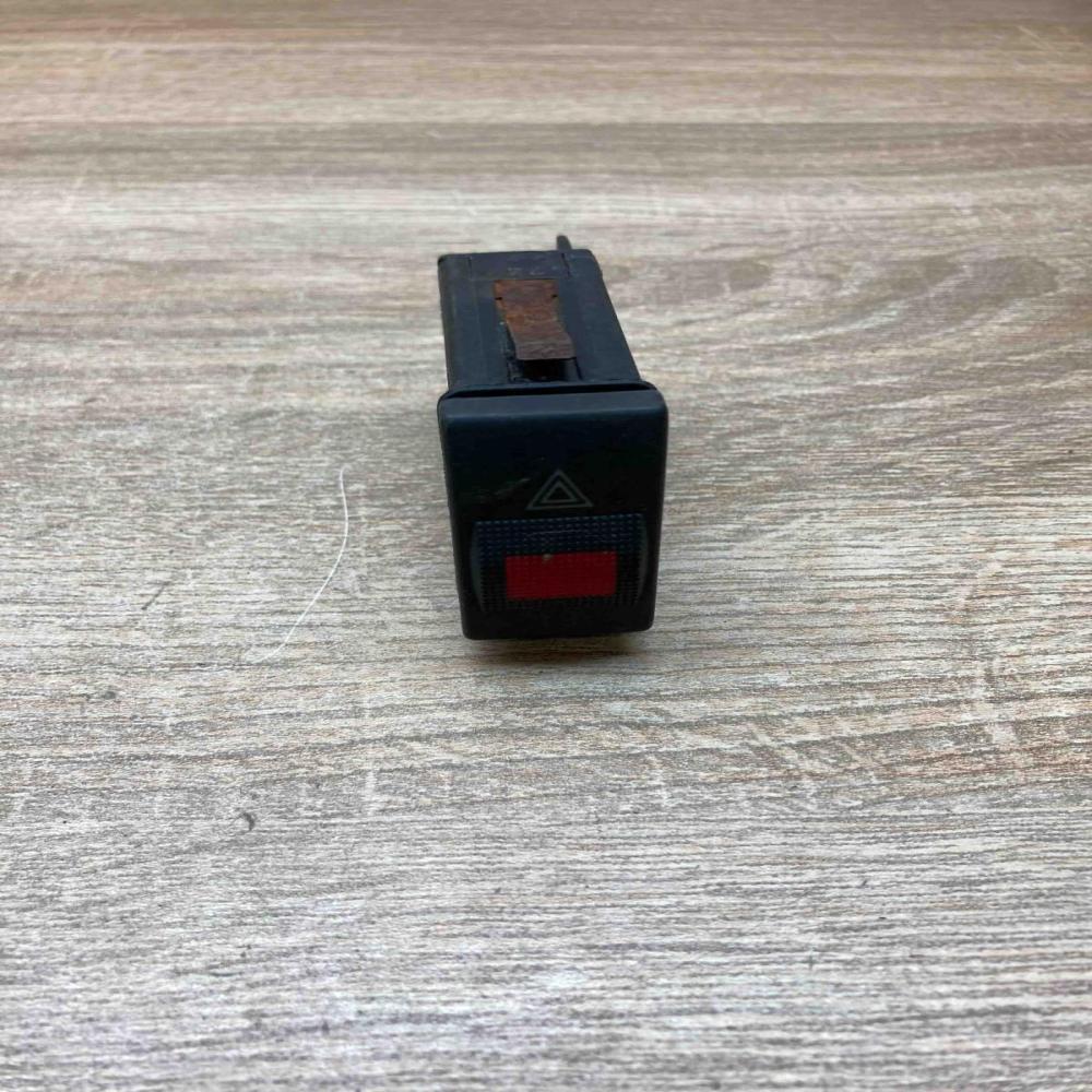 8D0941509   Hazard light switch Audi A4 S4 B5 8D