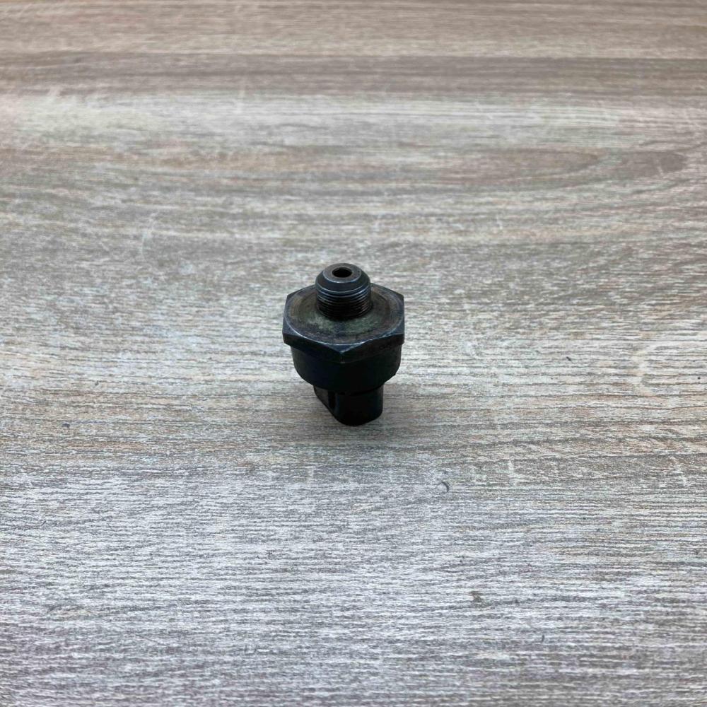 401742   Oil pressure sensor Toyota Auris E180