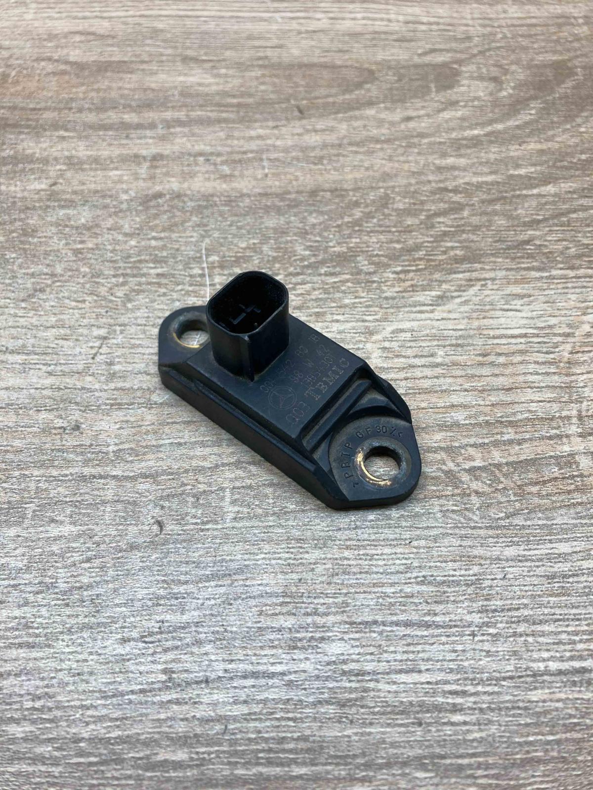 0015428018   Airbag deployment crash/impact sensor Mercedes-Benz S W220