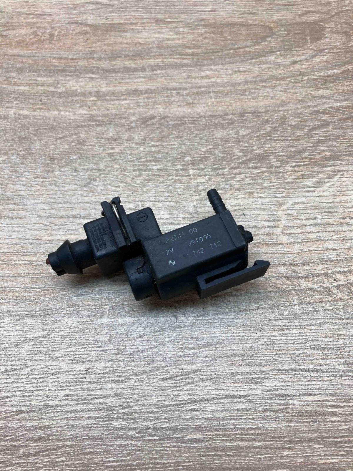 1742712  With Plug Vacuum valve BMW 5 E60 E61