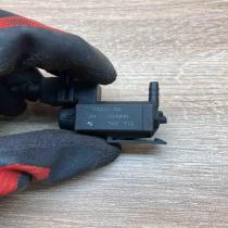 1742712  With Plug Vacuum valve BMW 5 E60 E61