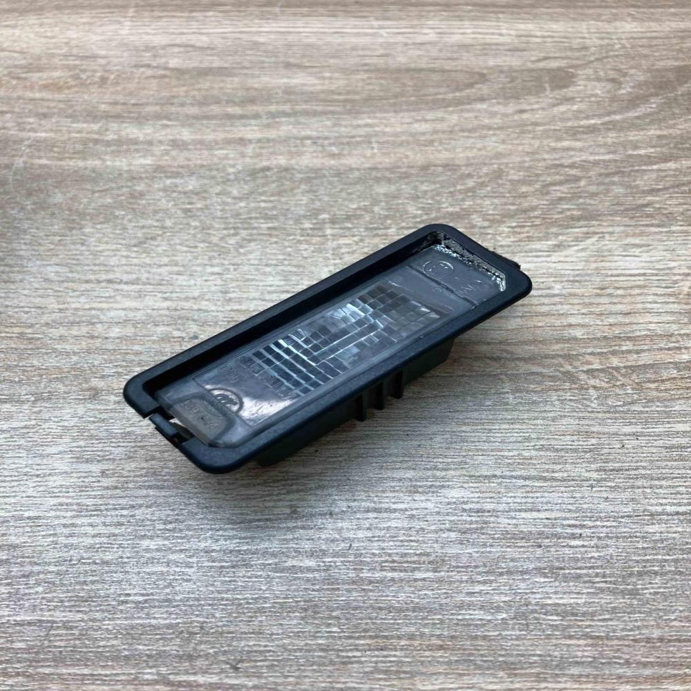 1K8943021 Used  Number plate light Volkswagen Golf VI