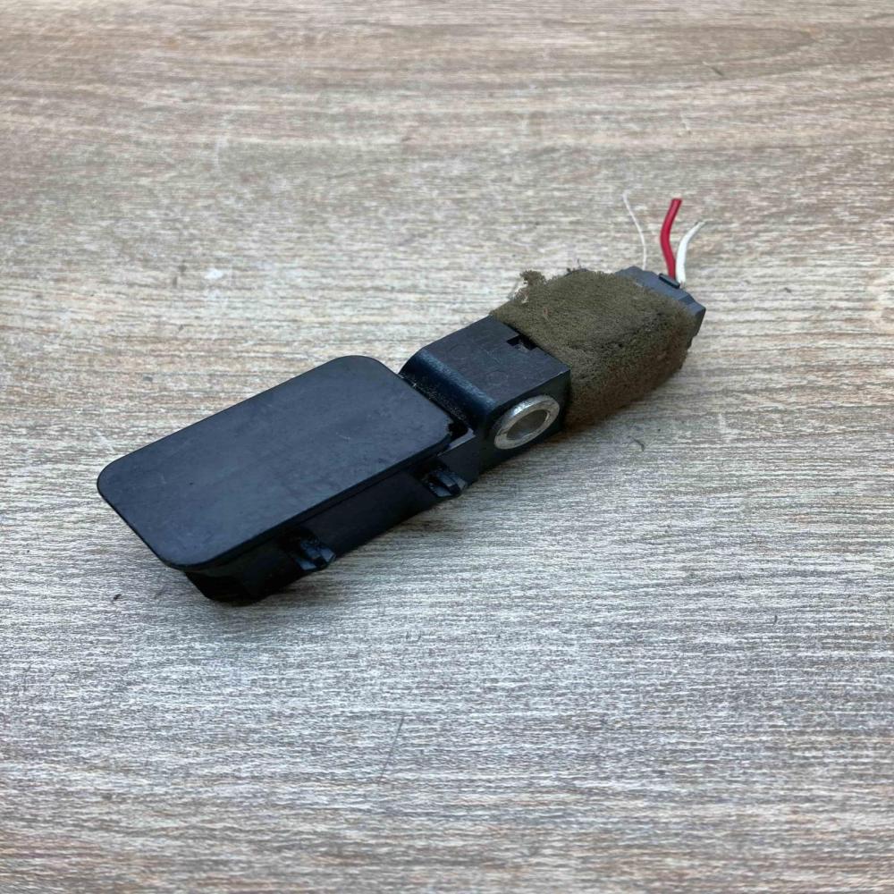 GJ6A 57 KC0  With Plug Airbag deployment crash/impact sensor Mazda 6