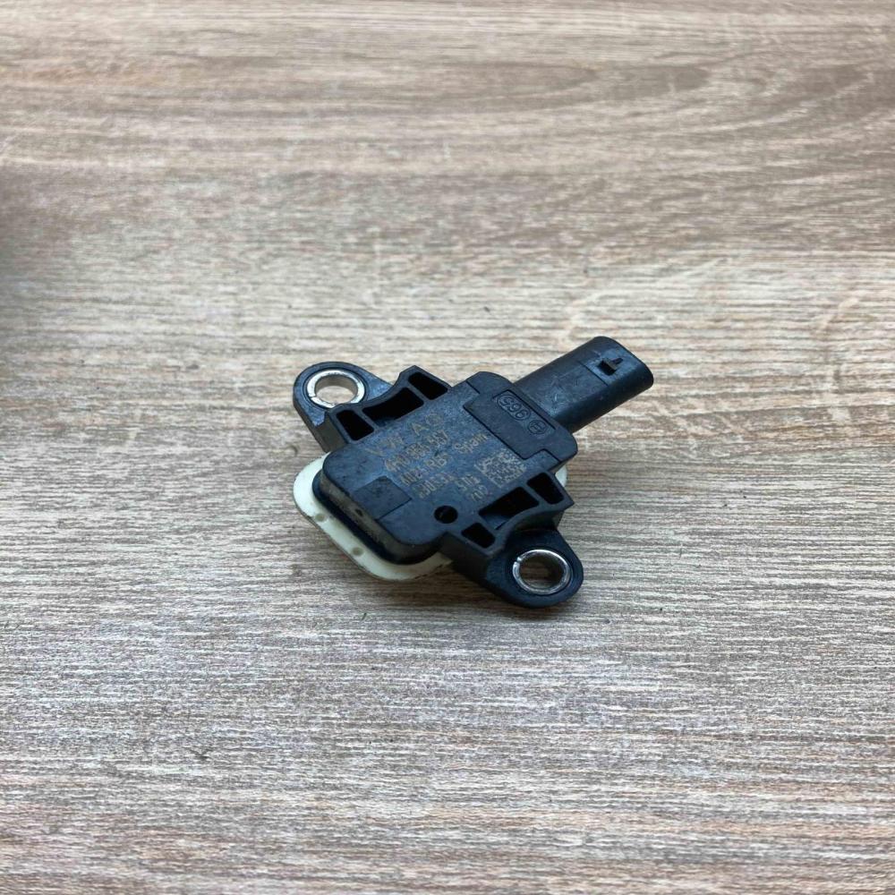 4H0955557   Airbag deployment crash/impact sensor Audi A7 S7 4G