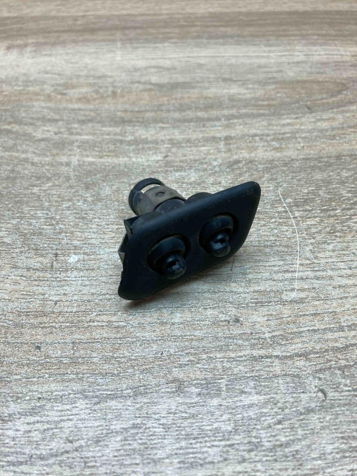 8360661   Headlight washer spray nozzle BMW 5 E39