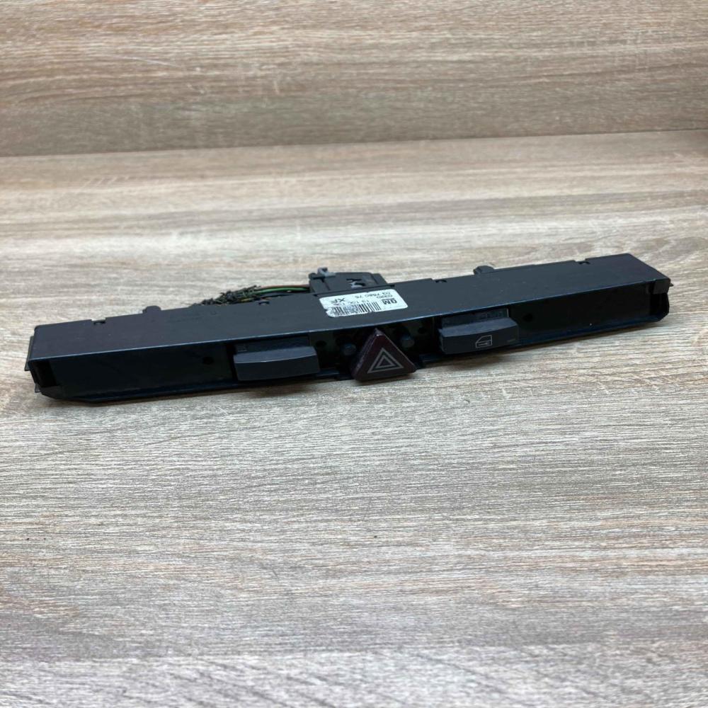 13100105   Hazard light switch Opel Astra H