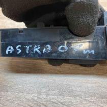 13100105   Hazard light switch Opel Astra H