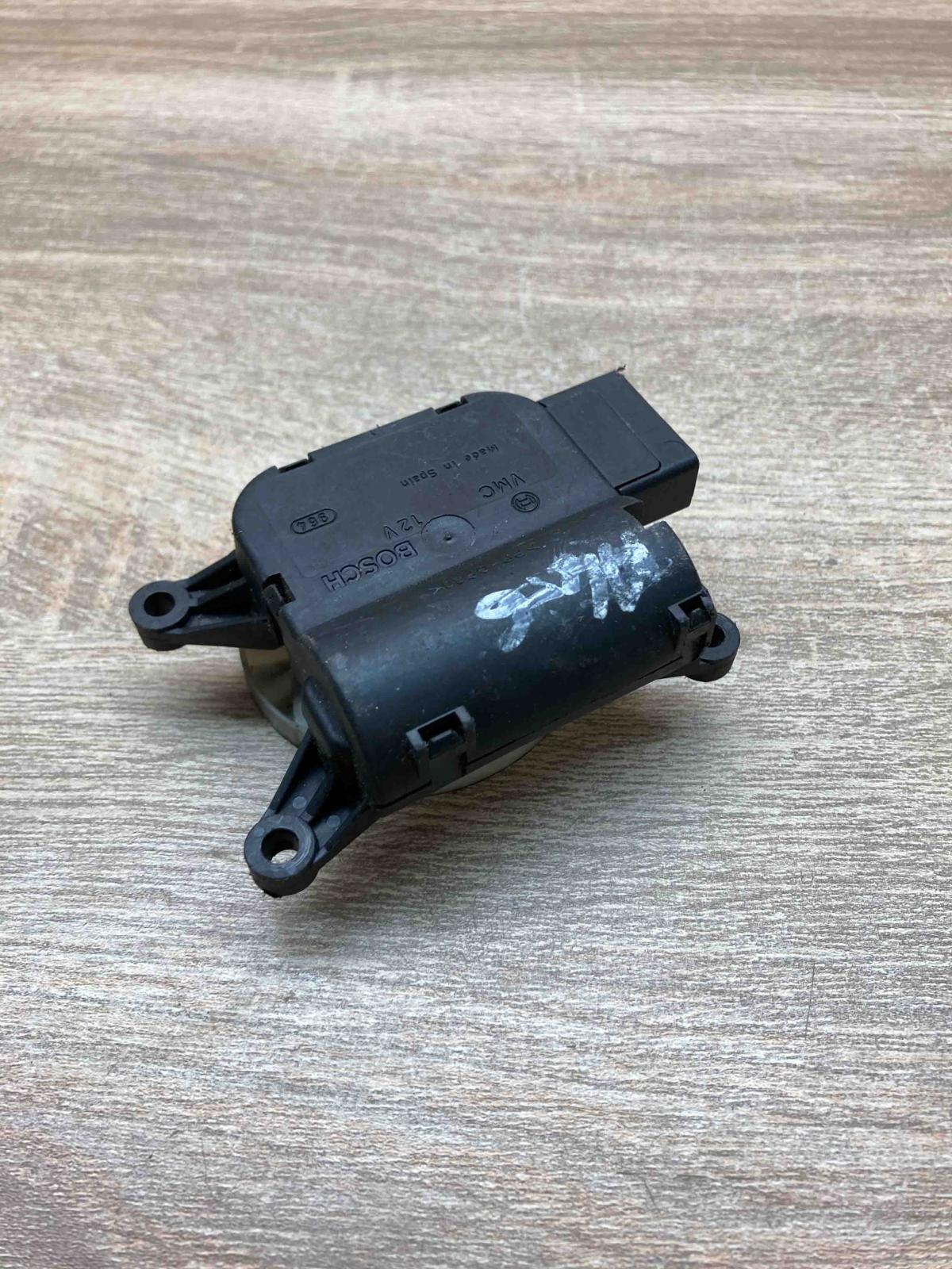 8E1820511C 0132801302 Used Air flap motor/actuator Audi A4 S4 B6 8E 8H