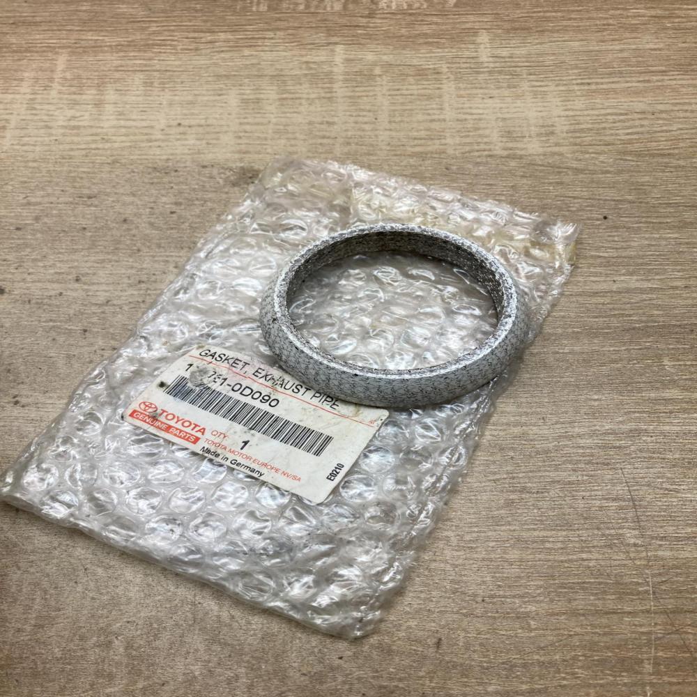 0D090   Exhaust manifold Toyota Carina T210