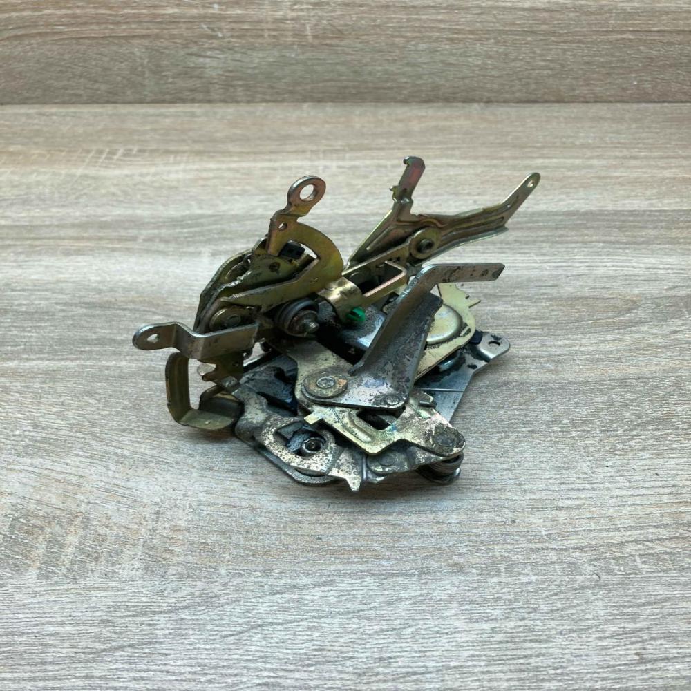 2027300635   Rear door lock Mercedes-Benz C W202