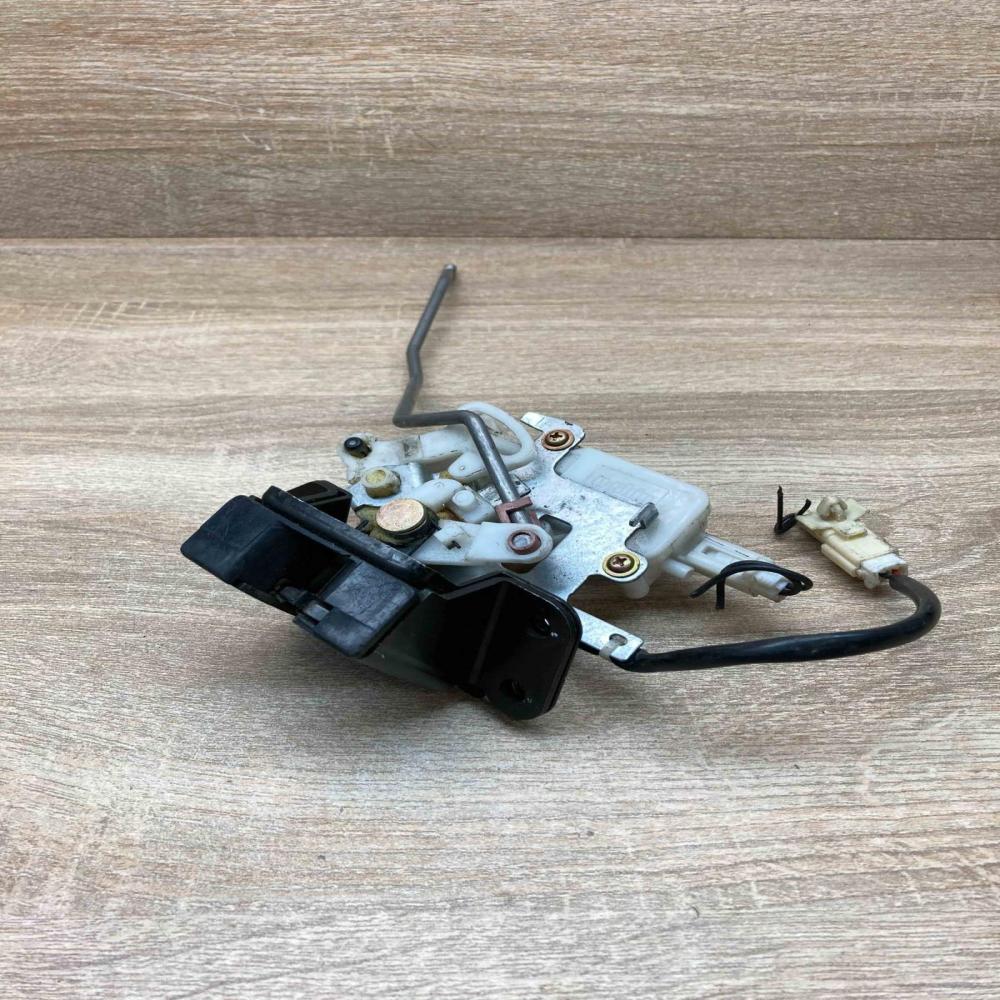 Mazda Trunk Lock   Tailgate exterior lock Mazda 626