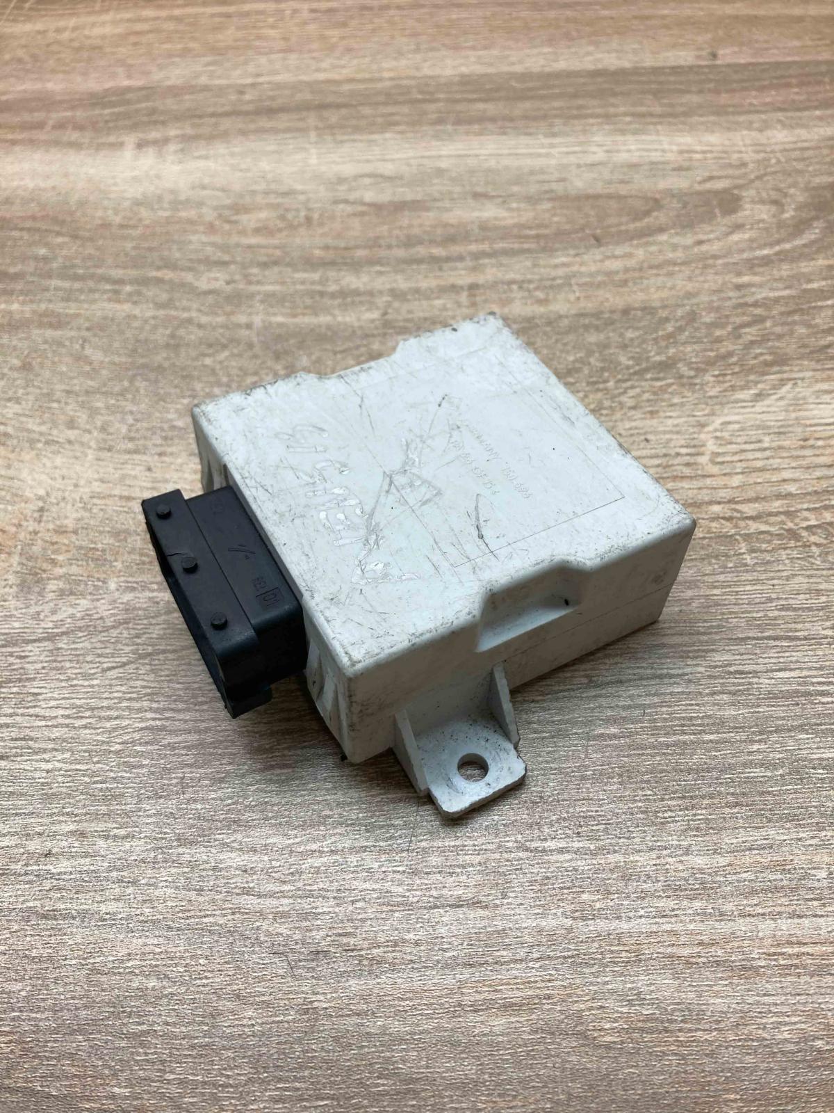 150696   Window wiper relay Toyota Avensis T250