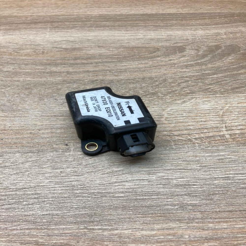 47930 EQ010   ESP acceleration yaw rate sensor Nissan Juke I F15
