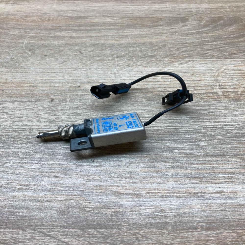8362532   Aerial antenna amplifier BMW 7 E38