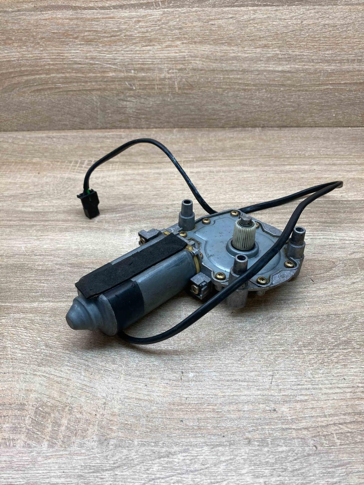 0531826001 443971961  Rear door window regulator motor Audi A6 S6 C4 4A