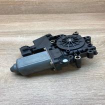 113846 113 05071902  Front door window regulator motor Audi A4 S4 B5 8D
