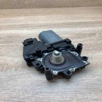 113846 113 05071902  Front door window regulator motor Audi A4 S4 B5 8D