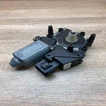 113846 113 05071902  Front door window regulator motor Audi A4 S4 B5 8D