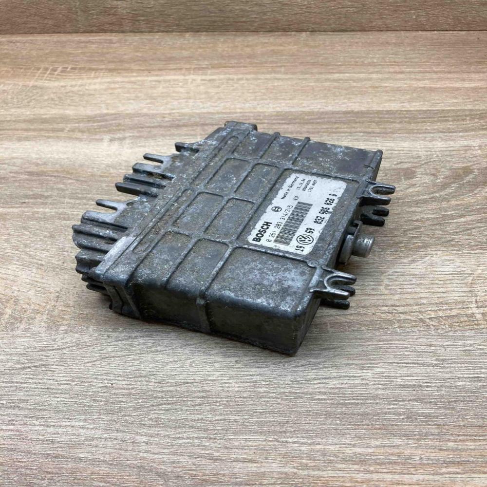 032906026D 0261203314  Engine control unit/module ECU Volkswagen Golf III