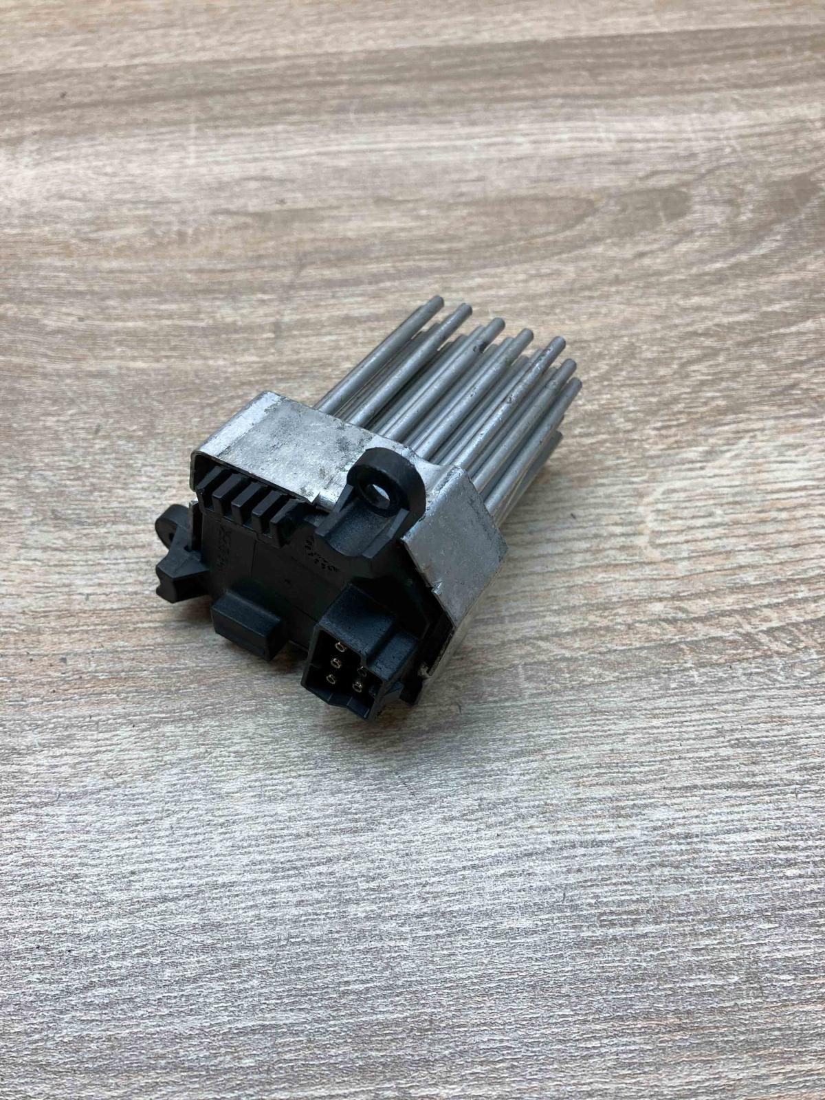 6920365 5HL00843  Heater blower motor/fan resistor BMW 3 E46