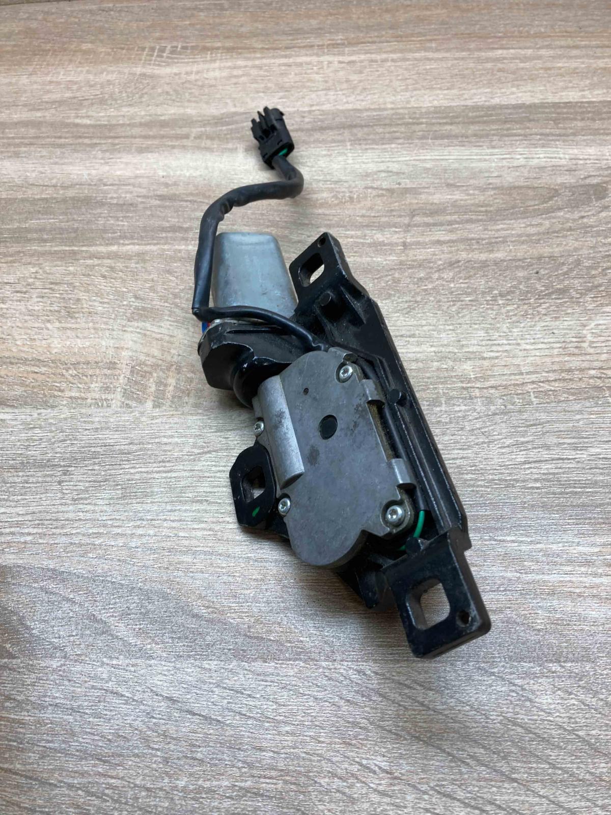 7129931 489051060  Tailgate/trunk/boot lock/catch/latch BMW 5 E60 E61