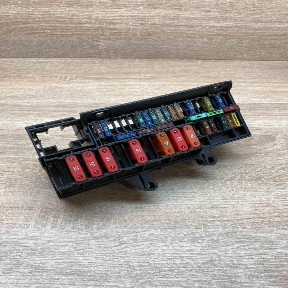 9005820 18560  Fuse module BMW 7 E65 E66
