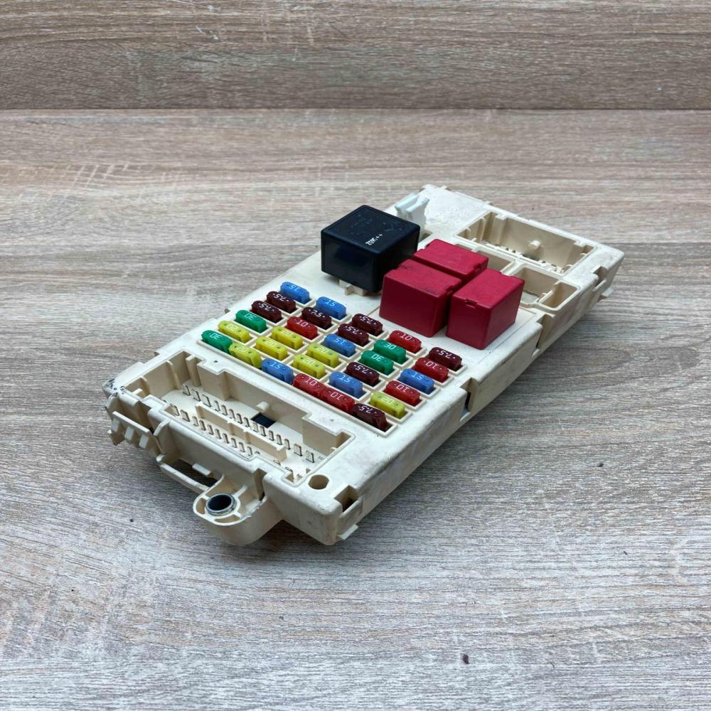 60686059   Fuse module Alfa Romeo 159