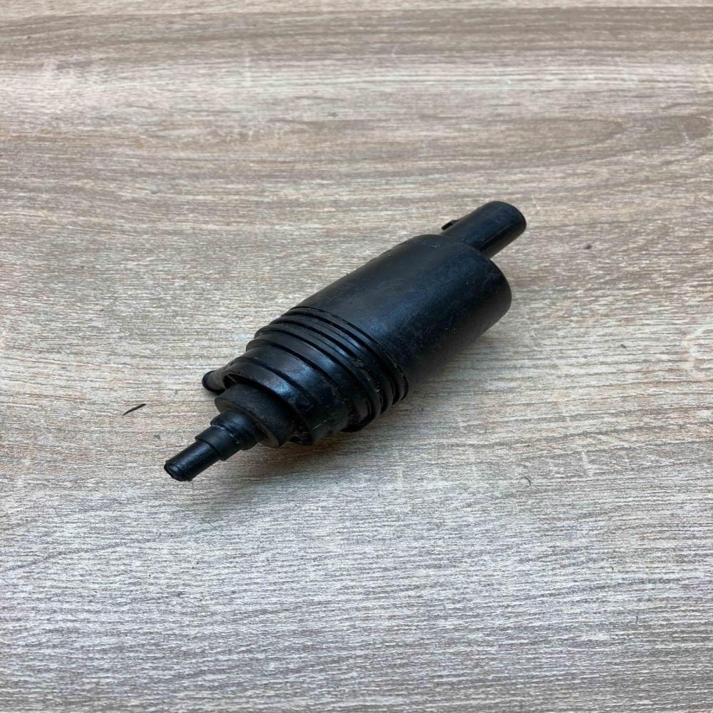8377612   Headlight washer pump BMW 5 E60 E61