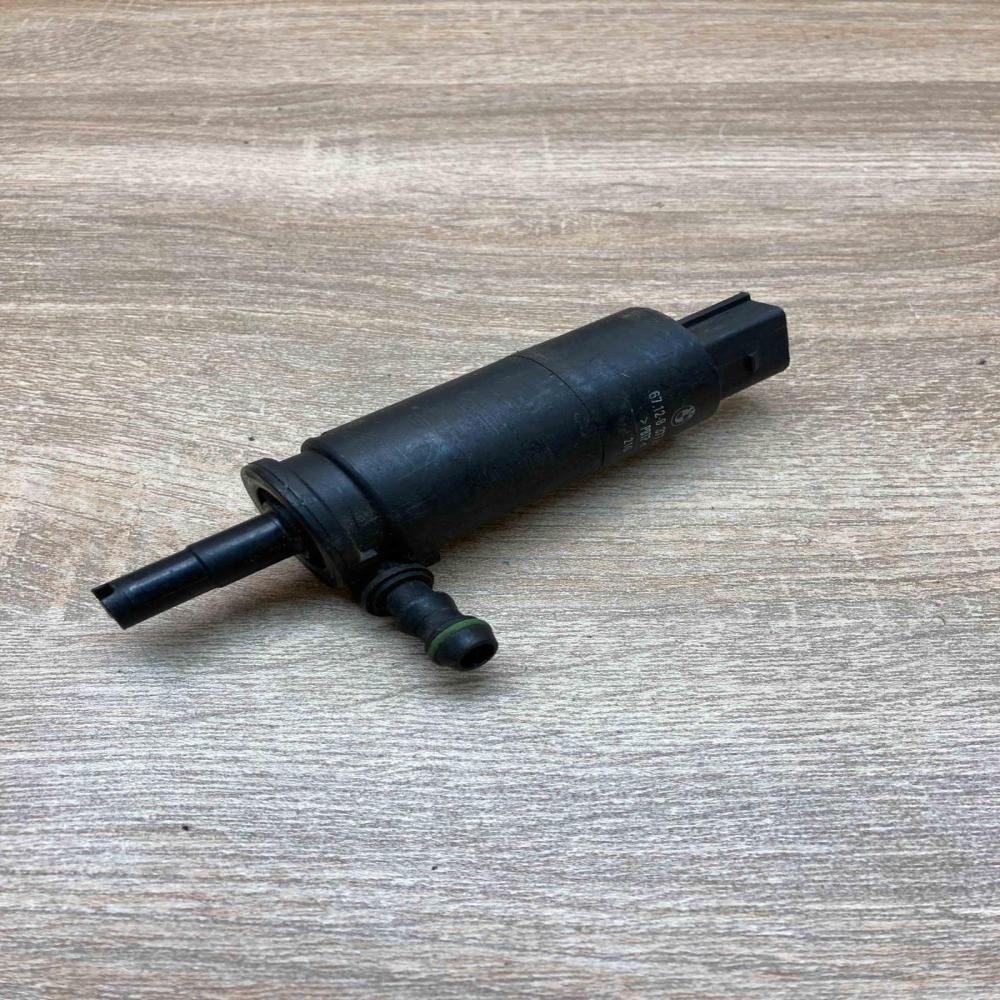 8377613   Headlight washer pump BMW 5 E39