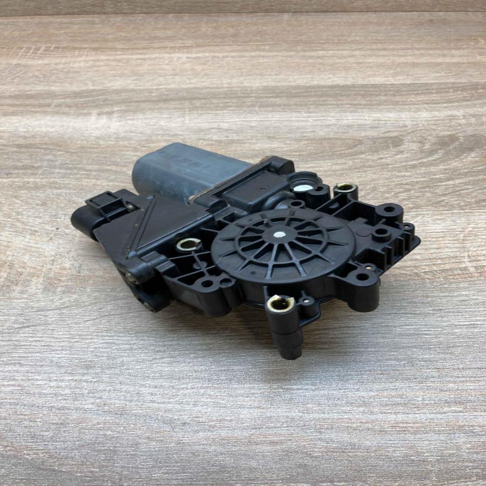 8D0959801D 113846 113  Front door window regulator motor Audi A4 S4 B5 8D