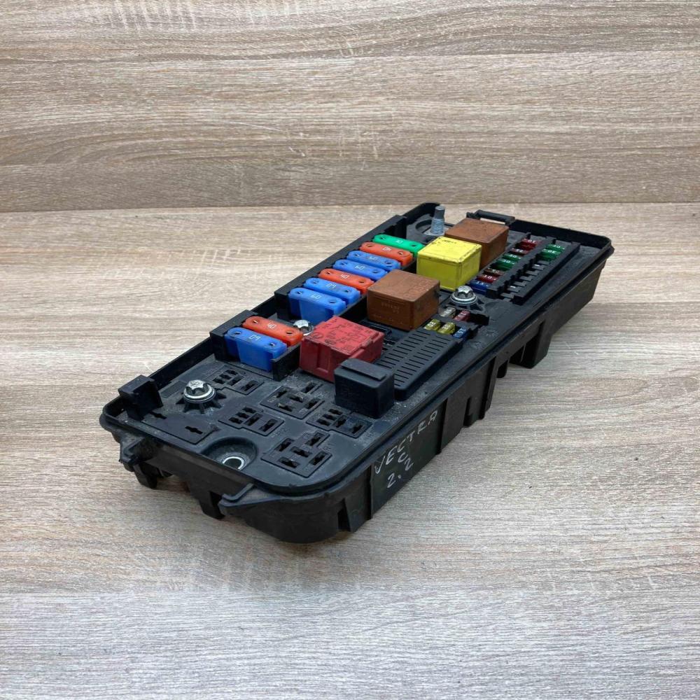 13144709 519066013  Fuse box set Opel Vectra C