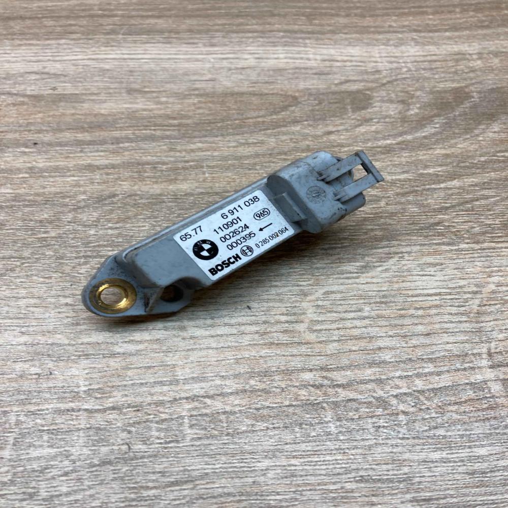 6911038 0285002064  Airbag deployment crash/impact sensor BMW 3 E46