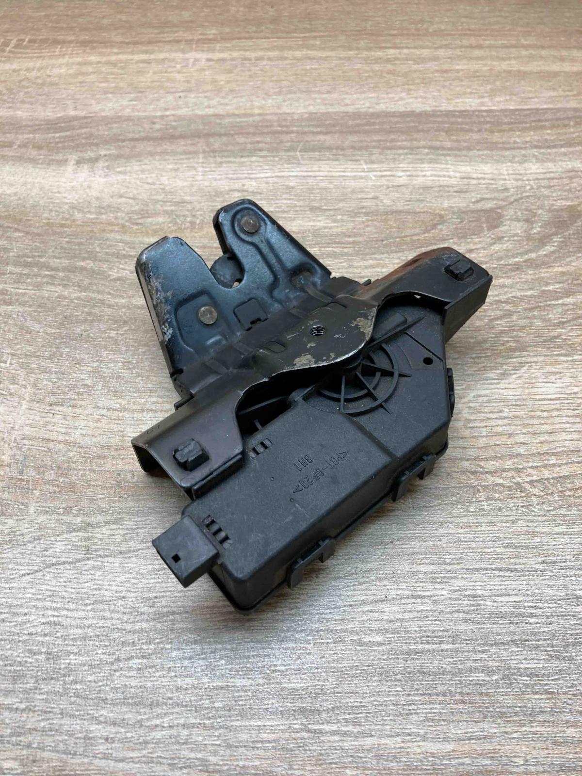 8196401   Tailgate/trunk/boot lock/catch/latch BMW 3 E90 E91
