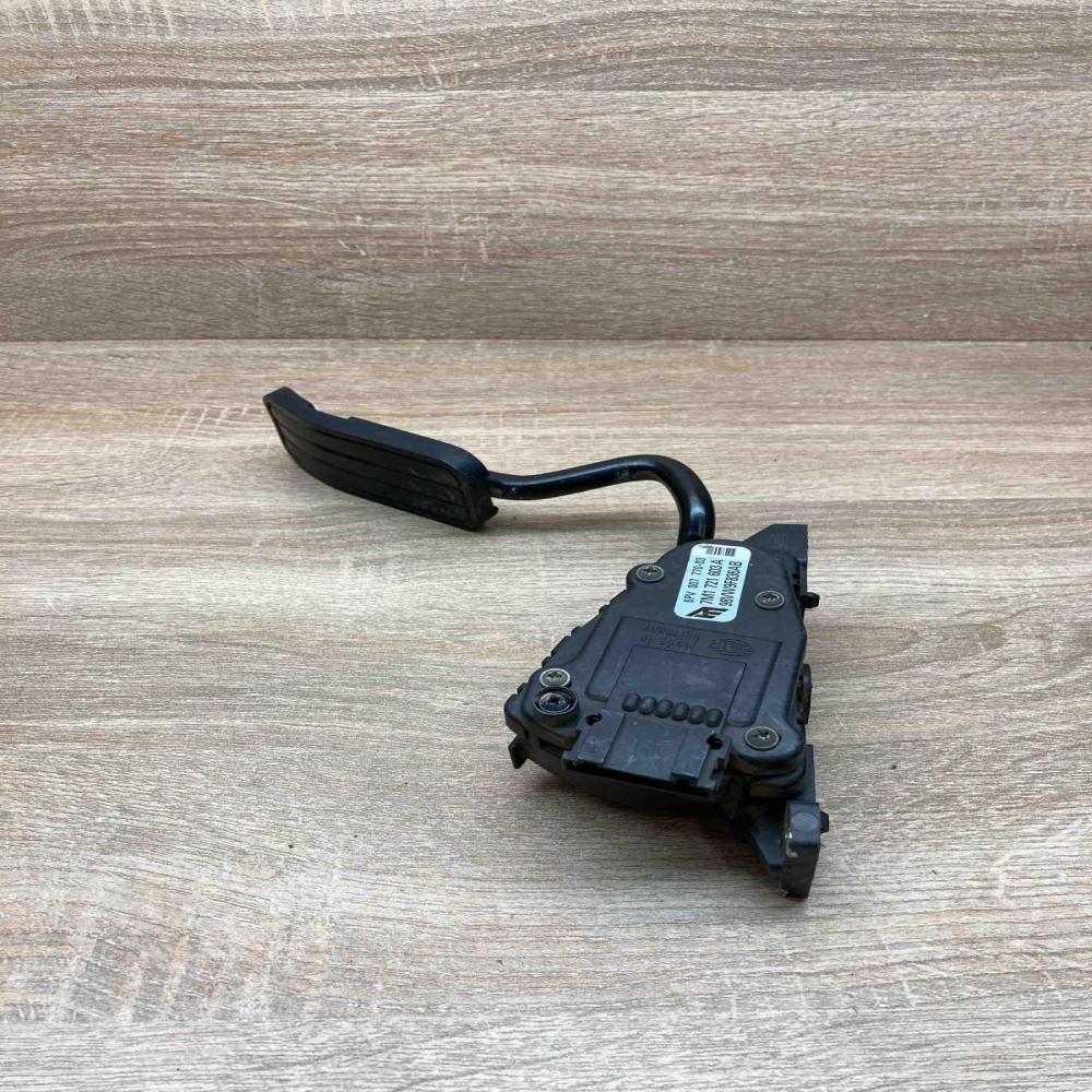 7M1721603A 98VW9F836AB  Accelerator throttle pedal Volkswagen Sharan